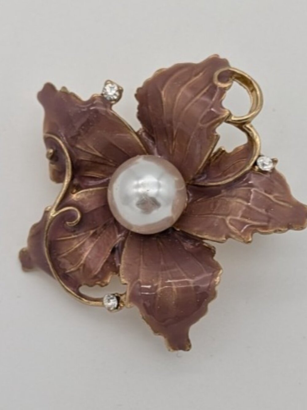 enamel and faux Pearl Flower Brooch w/clear rhinestones pin gold tone
